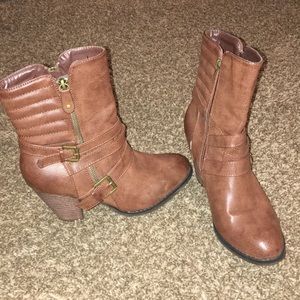 Like new Nature Breeze brown leather booties